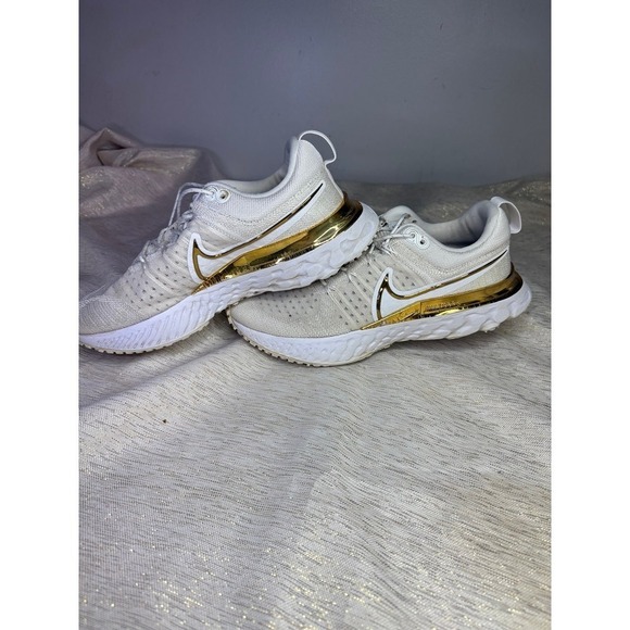 NIKE REACT INFINITY RUN FLYKNIT WOMANS SIZE 7.5 BLACK WHITE  React Infinity Run Flyknit By You size 7.5